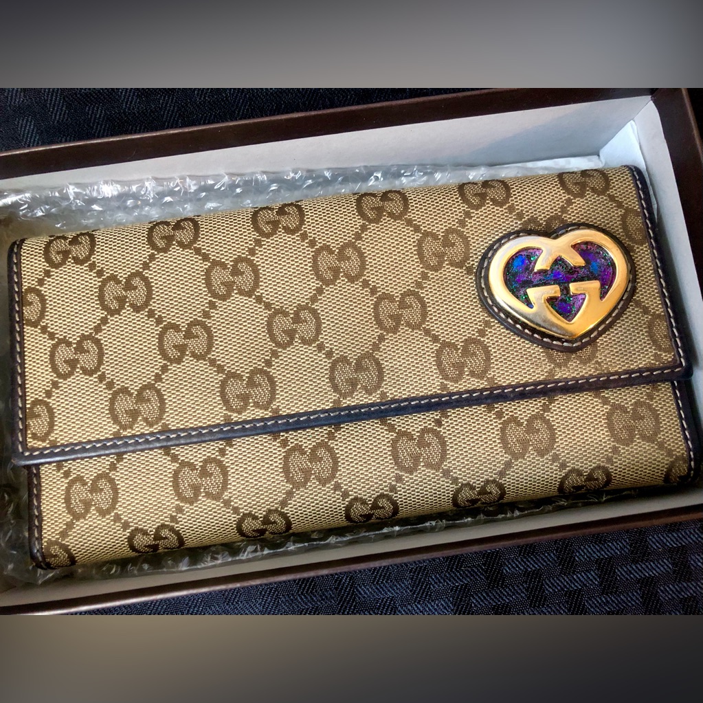 Gucci Long Wallet With Box. In Pristine Condition!